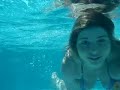 sirenele in piscina