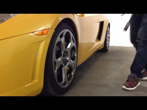 How to remove wheel bolt on Lamborghini