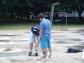 Eu Zani e meus manos Kiki e Luis na quadra de futebol da 104/105 norte fazendo a experiência coca+mentos mas...falhou,só sujou todo mundo(menos eu)shaushaush