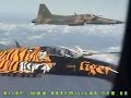 KC-137 do 2º/2º GT fazendo reabastecimento em vôo com 2 F5-E Tiger II, sendo um deles com a pintura comemorativa dos 30 anos do F-5 no Brasil.