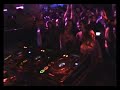 ...con groove, que hace mover el culo... 

�eso es el house no? :d