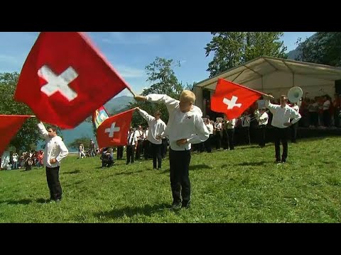 Schweiz: Riesenfahne zum Nationalfeiertag am Sntis