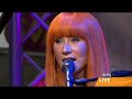 download the mp3 here: http://www.behindidol.com/dl/m.php?p=toriamos-taxiride-liveonsunrise.mp3

tori amos performs taxi ride (from scarlet's walk) live on sunrise in australia.

date: 14th september 2007