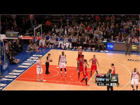 :} Fan at the Knicks Bulls game gets ejected for heckling players- Crowd turns on him