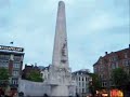 Paseo en bicicleta por la calle Damrak de Amsterdam Holanda