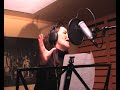 Making of -dokumentti Karjalan kunnailla -kappaleen uudistetun version nauhoituksista. Solistina Kikka Laitinen, mukana tuottaja Jasu Mäntylä.