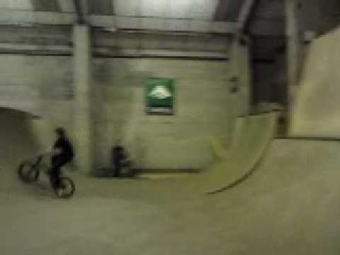 BMX BIKES TRICKS STUNTS CRASHES
