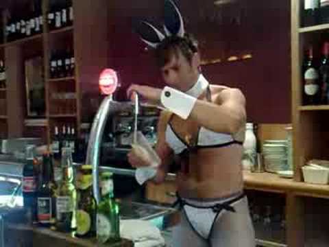 Marco conejita playboy barra americana 2