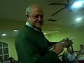 aqu� tenemos a emilio haciendo varias cosas a la vez; recitando 