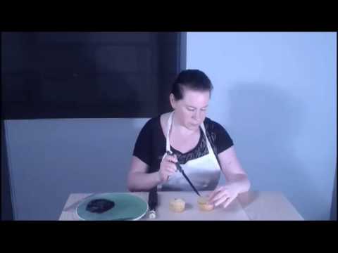 how to fill a cupcake