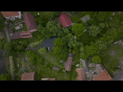 Video Jedinečný pozemek 3 126 m² s vlastním rybníkem 350 m² a domem k rekonstrukci