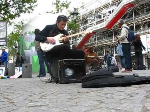 Woilem: French Blues Guitarist virtuoso street music performance, Paris