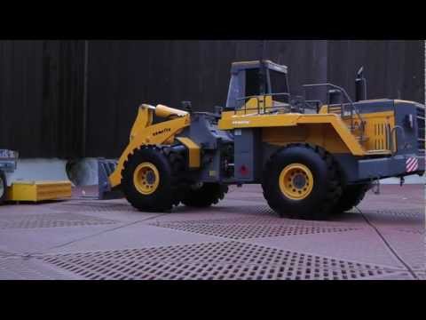 walkende Reifen - Hierbei handelt es sich um eine ganz neue Generation von Hohlkammer RC Reifen der Fa. Barnhausen http://www.barnhausen.de Dieser Reifen für Schwerlastbaumasc...