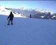 marc en hilda krijgen van boud hun eerste snowboardles