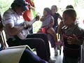Fiesta de T�a Blanca.... Enovaldo entona otra canci�n...