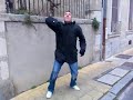 admirez clem et moktar qui se lachent comme 2 folles dans la rue...on remarque les talents de danseur de tektonic...qui sont encore plus mis en valeur car il n'y a pas de musique...