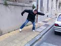 admirez clem et moktar qui se lachent comme 2 folles dans la rue...on remarque les talents de danseur de tektonic...qui sont encore plus mis en valeur car il n'y a pas de musique...