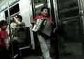 Cantando en el metro