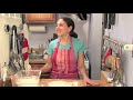Jill Santopietro, chef and recipe tester for The New York Times, shows how easy it is to make pizza at home in her little New York City kitchen. Related article: tinyurl.com