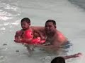 Berenang dengan paman