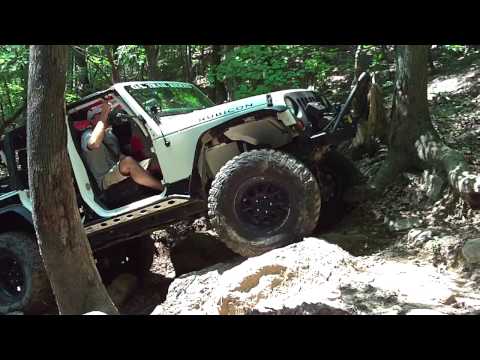 GATrailRiders.com - Hayden taking the JK thru the first part of cherry bomb at Choccolocco ORV.