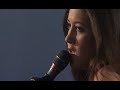 Live footage of the debut single A Thousand Miles off Vanessa Carlton's Be Not Nobody album.