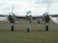 Lockheed P-38 Lightning (Gabelschwanzteufel) von Red Bull lässt Motoren warm Laufen