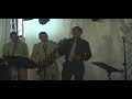 julio haciendo sombra a los musicos en boda de jose y angela
