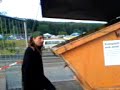 Battle of Metal Omni und der Müllcontainer Battle of Metal Omni und der Müllcontainer