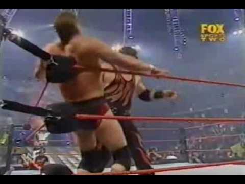mask kane - tengo que admitirlo...se dedico mas a hablar william regal..que a luchar..es por eso..que la lucha no duro nada..pero....PERO!.masked kane..fue el que domino...