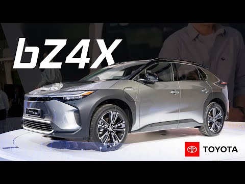 #VMS22 | Trên tay xe điện Toyota bZX4
