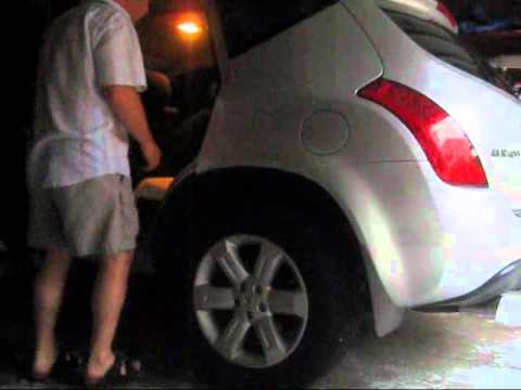 Funny Boxer - Gringo Starr Stuck in a Car