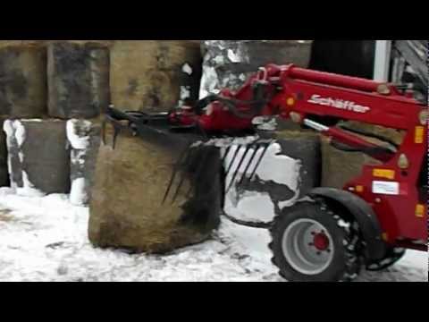 Transport i układanie balotów ładowarką Schaffer 3560T