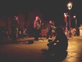 Nuestra última noche en la isla, tocando en la plaza, como no podía ser menos... el Porompompero