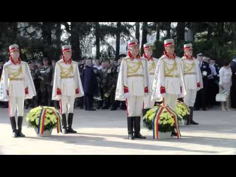 Президент Республики Молдова Игорь Додон принял участие в возложении цветов к памятнику «Скорбящей матери» и к памятнику Штефану чел Маре