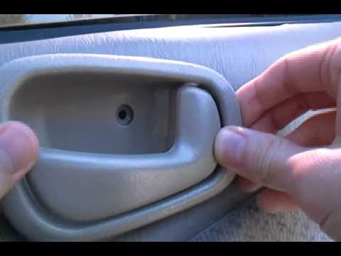 How to replace the interior door handle of a 1998 Toyota Corolla