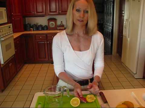 how to squeeze a lemon