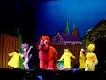 Clifford the big red dog play