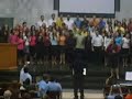 Coral Jovem da Vila Nova canta \"Testemunhar do Amor\"...