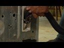 Para instalar una lavadora, primero tenemos que localizar las partes que vienen con la máquina que son las líneas o mangueras para el agua y la manguera para el drenaje. Una persona con más de 20 años de experiencia en construcción, carpintería y paisajismo te explicará cómo hacerlo detalladamente en este video gratis sobre cómo instalar una lavadora. Expert: Óscar Moreno Contact: www.MorenoHomeVisions.com Bio: Óscar Moreno tiene más de 20 años de experiencia en todos los aspectos de la construcción, carpintería general y paisajismo. Filmmaker: MAKE | MEDIA