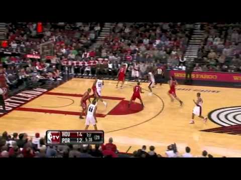 Marcus Camby to Aldridge for a dunk