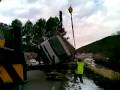 videos de CAMION VOLCADO EN CARRETERA DE MEDIONA A LA LLACUNA 07-01-2009
