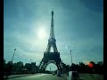 le m�tro de paris est un des syst�mes de transport en commun desservant la ville de paris (france) et son agglom�ration. il comporte 16 lignes en site propre, essentiellement souterraines, totalisant 213 kilom�tres de voies. devenu un des symboles de paris, il se caract�rise par la densit� de son r�seau au c?ur de paris et par son style architectural homog�ne influenc� par l'art nouveau.

la premi�re ligne du m�tro de paris a �t� construite � l'approche de l'exposition universelle de 1900. elle sera inaugur�e quelques mois apr�s le d�but de l'exposition. le r�seau s'est ensuite rapidement densifi� dans paris intra muros jusqu'� la seconde guerre mondiale. apr�s une pause durant les � d�cennies voitures � (1950-1970), plusieurs lignes existantes ont �t� prolong�es en proche banlieue. les choix effectu�s � sa conception (faibles distances entre les stations, capacit� r�duite des rames) limitent aujourd'hui les possibilit�s d'extension du r�seau. le m�tro de paris a cependant inaugur� � la fin du si�cle dernier une nouvelle ligne enti�rement automatis�e, la ligne 14, destin�e notamment � soulager la ligne a du rer.

le m�tro transporte aujourd'hui environ 4,5 millions de passagers par jour (1,365 milliard pour l'ann�e 2005). il dessert 298 stations (382 points d'arr�t), dont 62 offrent une correspondance avec une autre ligne. le m�tro parisien se classe, pour le nombre de passagers transport�s, en 4e position derri�re moscou (2,5 milliards), tokyo et mexico, en 7e position pour la longueur de ses lignes derri�re londres (421 km), new york, s�oul, tokyo, moscou, madrid (mais 1re position si on inclut les lignes de rer) et en 3e position pour le nombre de stations derri�re new york (468 stations) et s�oul.

a rapid transit, underground, subway, elevated or metro(politan) system is a railway ? usually in an urban area ? with a high capacity and frequency of service and grade separation from other traffic. in most of the world, these systems are known as a 