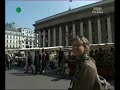 le m�tro de paris est un des syst�mes de transport en commun desservant la ville de paris (france) et son agglom�ration. il comporte 16 lignes en site propre, essentiellement souterraines, totalisant 213 kilom�tres de voies. devenu un des symboles de paris, il se caract�rise par la densit� de son r�seau au c?ur de paris et par son style architectural homog�ne influenc� par l'art nouveau.

la premi�re ligne du m�tro de paris a �t� construite � l'approche de l'exposition universelle de 1900. elle sera inaugur�e quelques mois apr�s le d�but de l'exposition. le r�seau s'est ensuite rapidement densifi� dans paris intra muros jusqu'� la seconde guerre mondiale. apr�s une pause durant les � d�cennies voitures � (1950-1970), plusieurs lignes existantes ont �t� prolong�es en proche banlieue. les choix effectu�s � sa conception (faibles distances entre les stations, capacit� r�duite des rames) limitent aujourd'hui les possibilit�s d'extension du r�seau. le m�tro de paris a cependant inaugur� � la fin du si�cle dernier une nouvelle ligne enti�rement automatis�e, la ligne 14, destin�e notamment � soulager la ligne a du rer.

le m�tro transporte aujourd'hui environ 4,5 millions de passagers par jour (1,365 milliard pour l'ann�e 2005). il dessert 298 stations (382 points d'arr�t), dont 62 offrent une correspondance avec une autre ligne. le m�tro parisien se classe, pour le nombre de passagers transport�s, en 4e position derri�re moscou (2,5 milliards), tokyo et mexico, en 7e position pour la longueur de ses lignes derri�re londres (421 km), new york, s�oul, tokyo, moscou, madrid (mais 1re position si on inclut les lignes de rer) et en 3e position pour le nombre de stations derri�re new york (468 stations) et s�oul.

a rapid transit, underground, subway, elevated or metro(politan) system is a railway ? usually in an urban area ? with a high capacity and frequency of service and grade separation from other traffic. in most of the world, these systems are known as a 