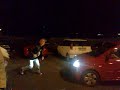 Scatenati bloccano le auto passanti a trieste Scatenati bloccano le auto passanti a trieste