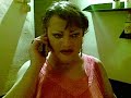 Fondo Reservado Sara habla por telefono