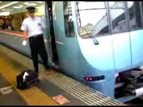 ロマンスカー発車