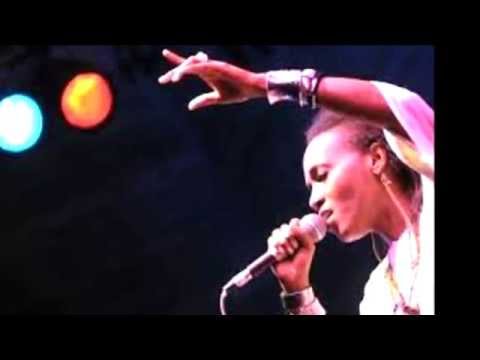 Dionne Farris Lyrics Pozri si akordy, ktoré sú použité v piesni hopeless a nauč sa ju hrať na gitare. lyrics