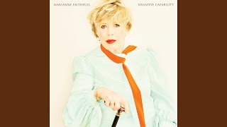 Marianne Faithfull - Born to Live tekst piosenki