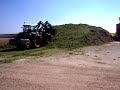 Fendt 930 Vario walzt den Grassilo
